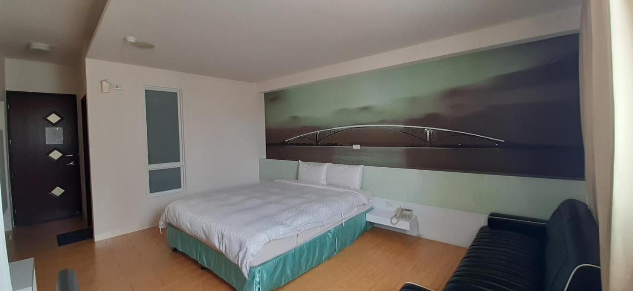 Sky Square Homestay Манонг Екстериор снимка
