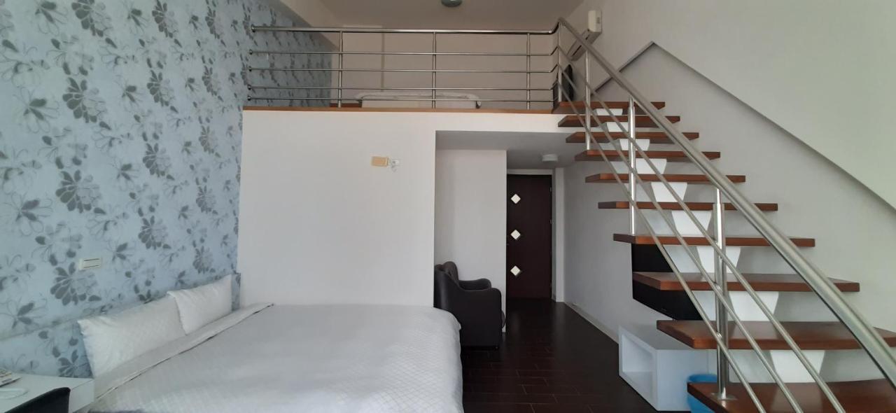 Sky Square Homestay Манонг Екстериор снимка
