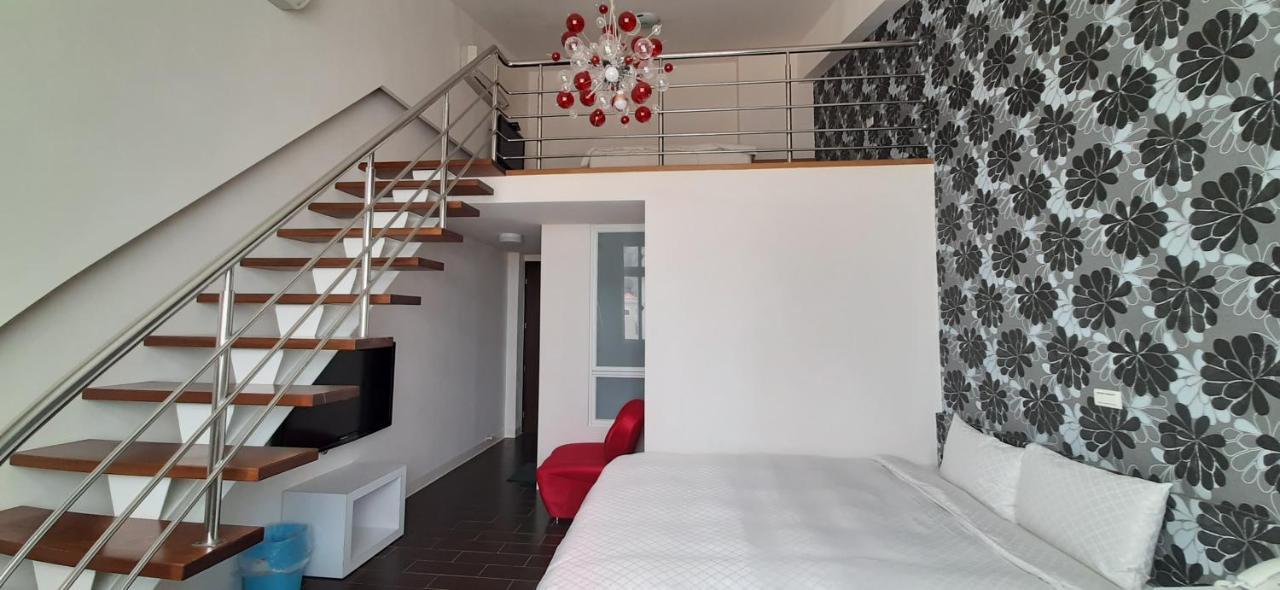 Sky Square Homestay Манонг Екстериор снимка