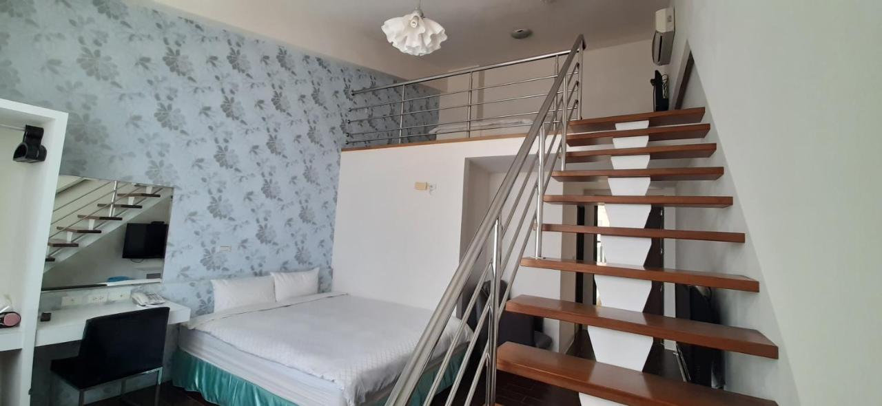 Sky Square Homestay Манонг Екстериор снимка