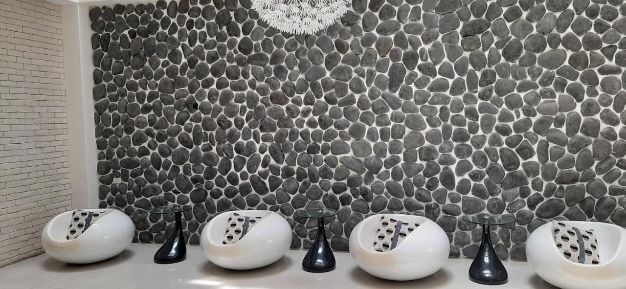 Sky Square Homestay Манонг Екстериор снимка