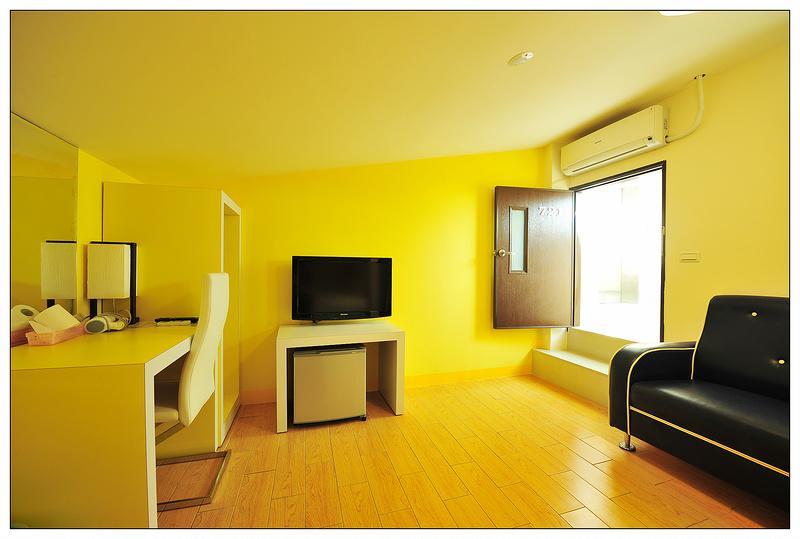 Sky Square Homestay Манонг Екстериор снимка