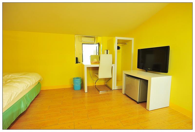 Sky Square Homestay Манонг Екстериор снимка